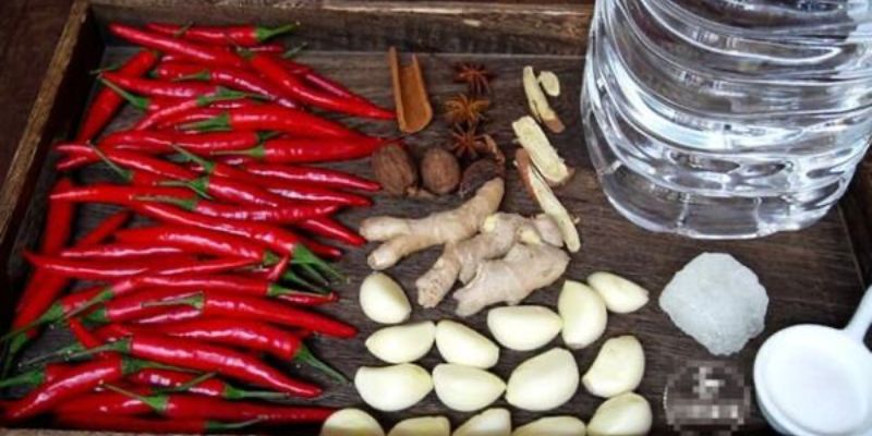 Cách tự làm thuốc trừ sâu sinh học tại nhà bằng ớt 