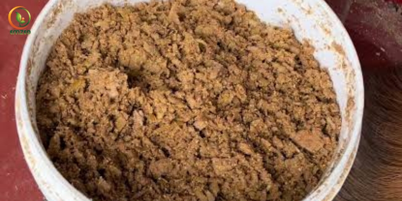 Mẻ thân cây chuối được ủ thành công có màu vàng ngà